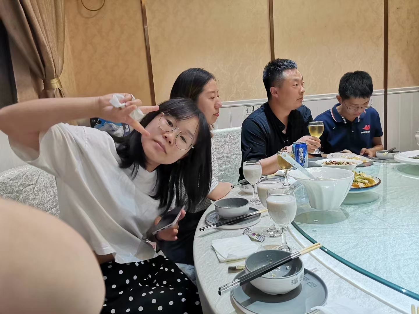 五一节，今日达航空货运-----财务部门张敏同志