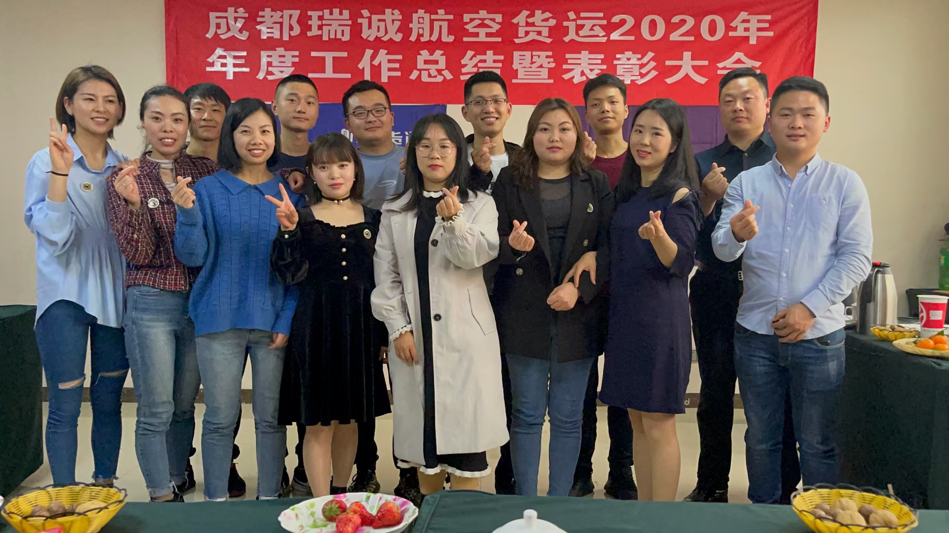 因为有你们，这个集体才显得更加温暖，因为有你们，这个集体才更加团结，因为有你们，这个集体才更加强大